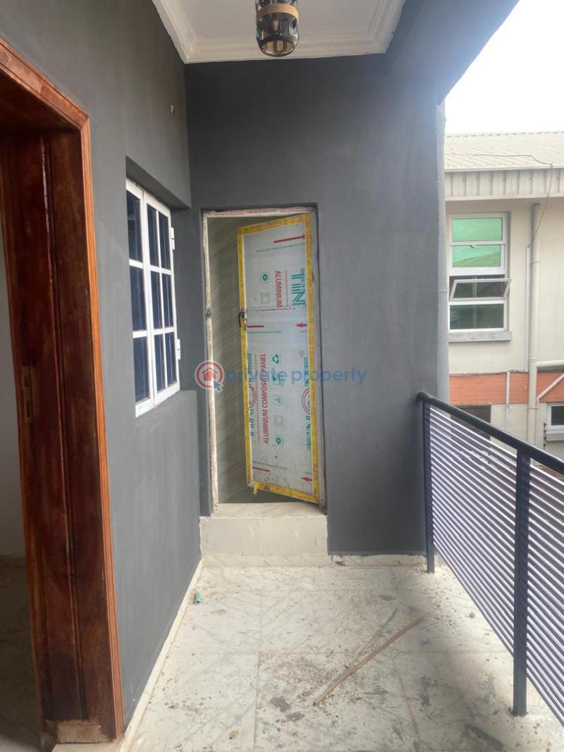 2 bedroom Block Of Flats For Rent Folagoro Fola Agoro Yaba Lagos - 7