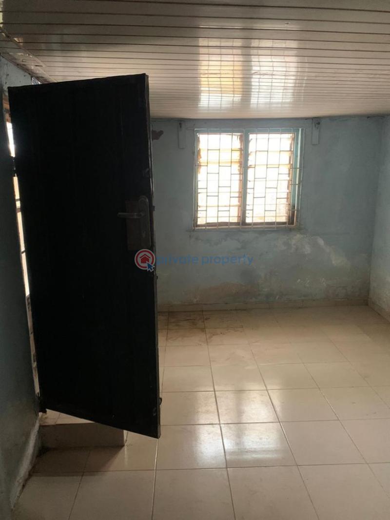 2 bedroom Flat & Apartment For Rent Alagomeji Yaba Lagos - 4