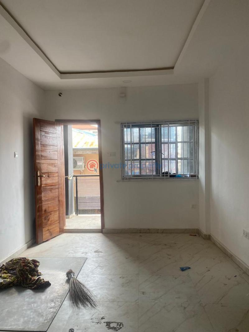 2 bedroom Block Of Flats For Rent Folagoro Fola Agoro Yaba Lagos - 10