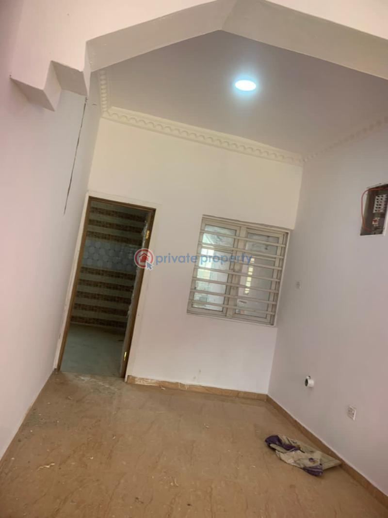 2 bedroom Block Of Flats For Rent Aiyegoro, Akobo, Opposite Carlton Gate Ibadan Oyo - 1