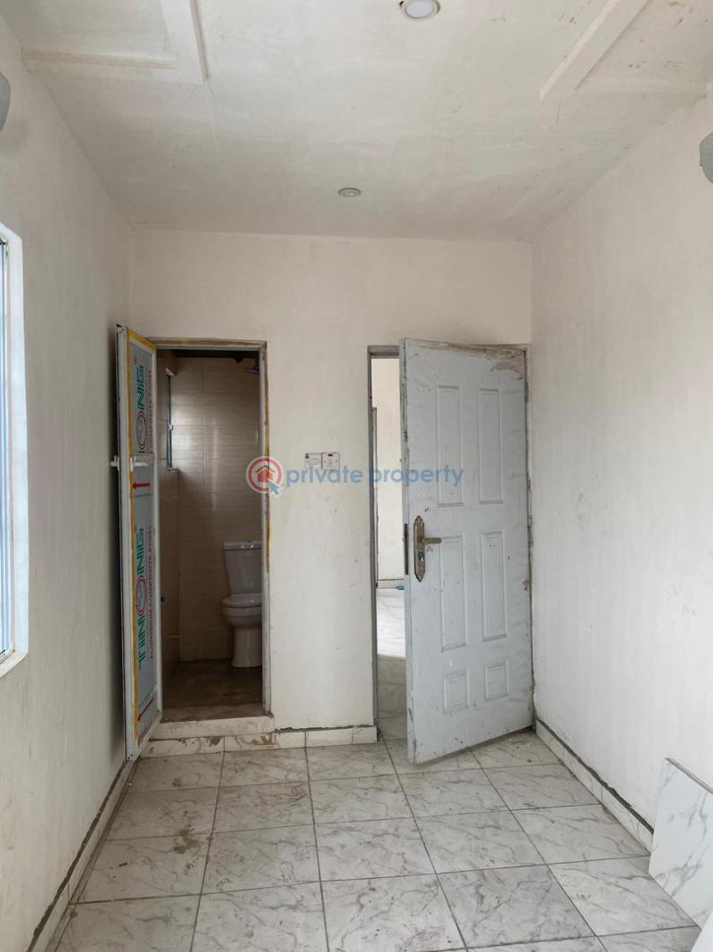 2 bedroom Flat & Apartment For Rent Onipanu Shomolu Lagos - 8