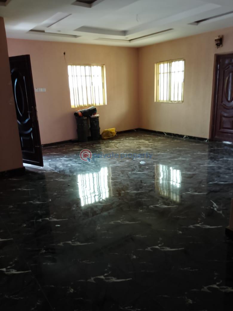 2 bedroom Block Of Flats For Rent Aguda  Surulere Lagos - 4