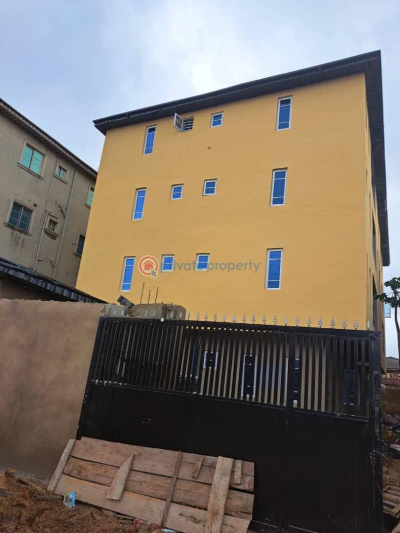 For rent 2 bedroom Shared Apartment Off Pedro Road, Obanikoro Shomolu
