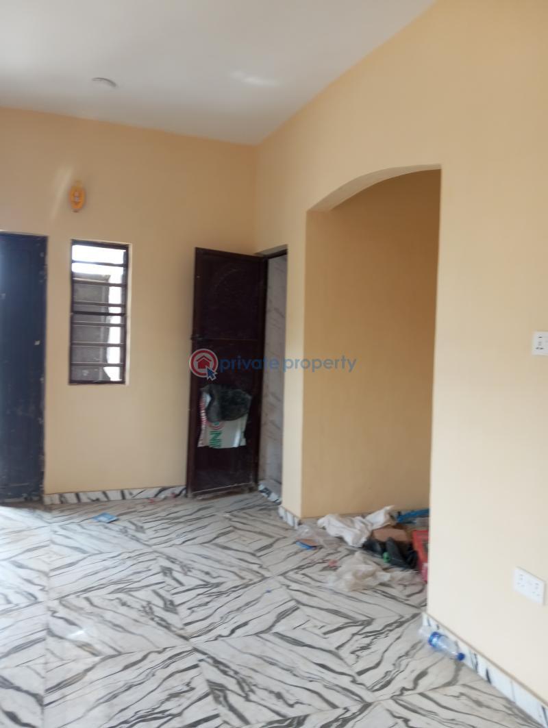 2 bedroom Block Of Flats For Rent Nnobi Surulere Lagos - 4