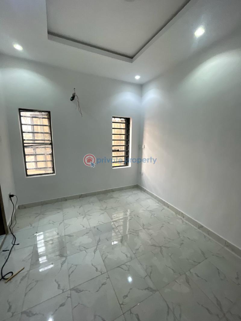 3 bedroom Flat & Apartment For Sale Yaba Lagos - 8