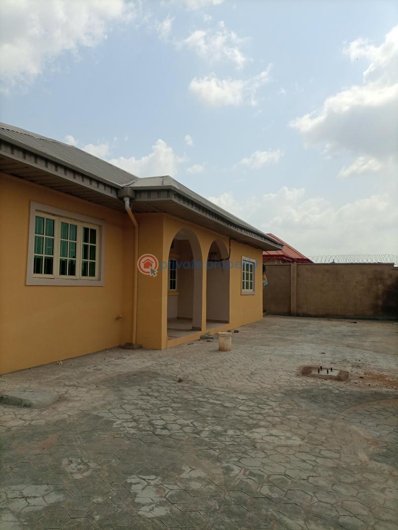 3 bedroom House For Rent Ologuneru Ibadan Oyo - 1