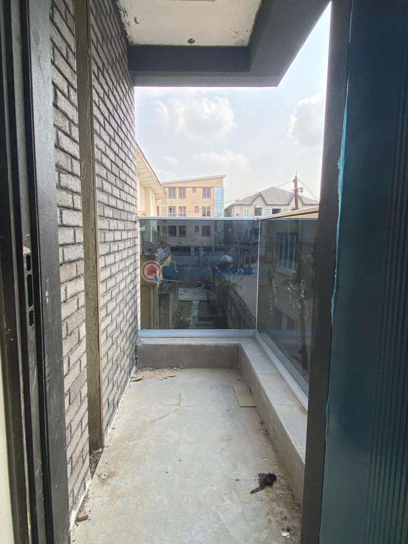 3 bedroom Flat & Apartment For Rent Alagomeji Yaba Lagos - 1