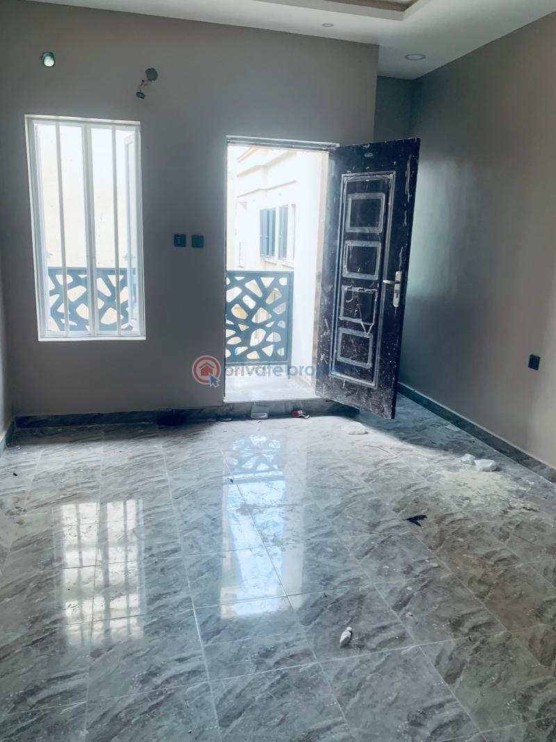 For rent 3 bedroom House Medina Estate Medina Gbagada Lagos (PID