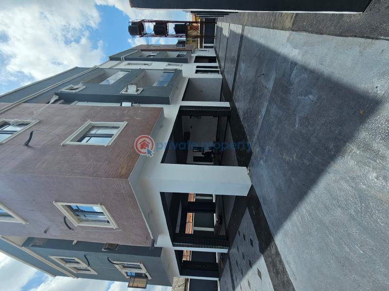 3 bedroom Flat & Apartment For Sale Off Cmd Road Magodo Kosofe/Ikosi Lagos - 0