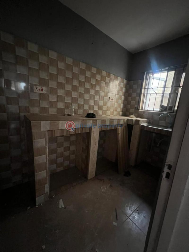 2 bedroom Flat & Apartment For Rent Estate Onike Yaba Lagos - 2