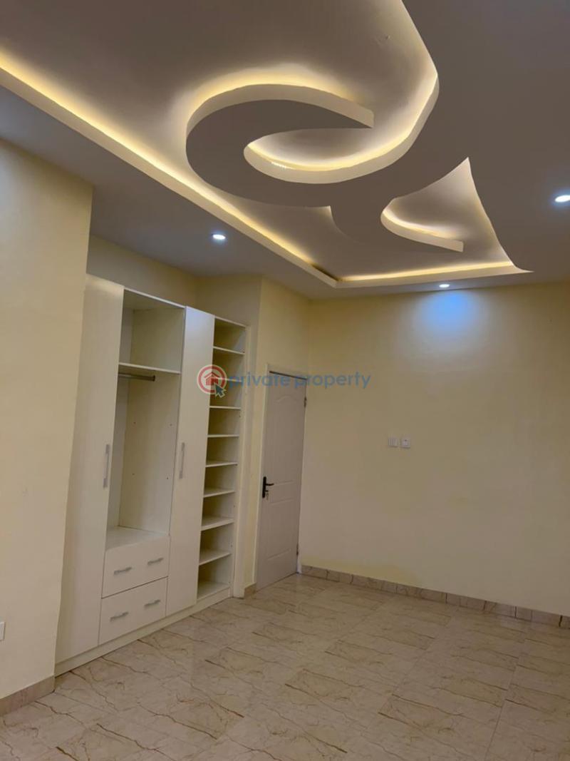 4 bedroom House For Rent Sapphire Garden Estate Before Ologunfe Bus Stop. Awoyaya Ajah Lagos - 9