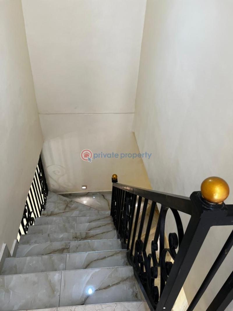 4 bedroom House For Rent Sapphire Garden Estate Before Ologunfe Bus Stop. Awoyaya Ajah Lagos - 10