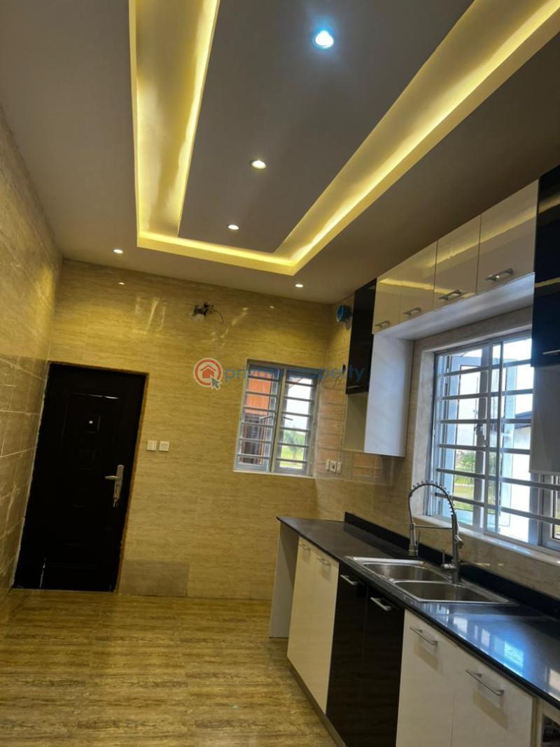 4 bedroom House For Rent Sapphire Garden Estate Before Ologunfe Bus Stop. Awoyaya Ajah Lagos - 8