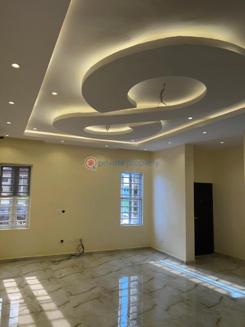 4 bedroom House For Rent Sapphire Garden Estate Before Ologunfe Bus Stop. Awoyaya Ajah Lagos - 3