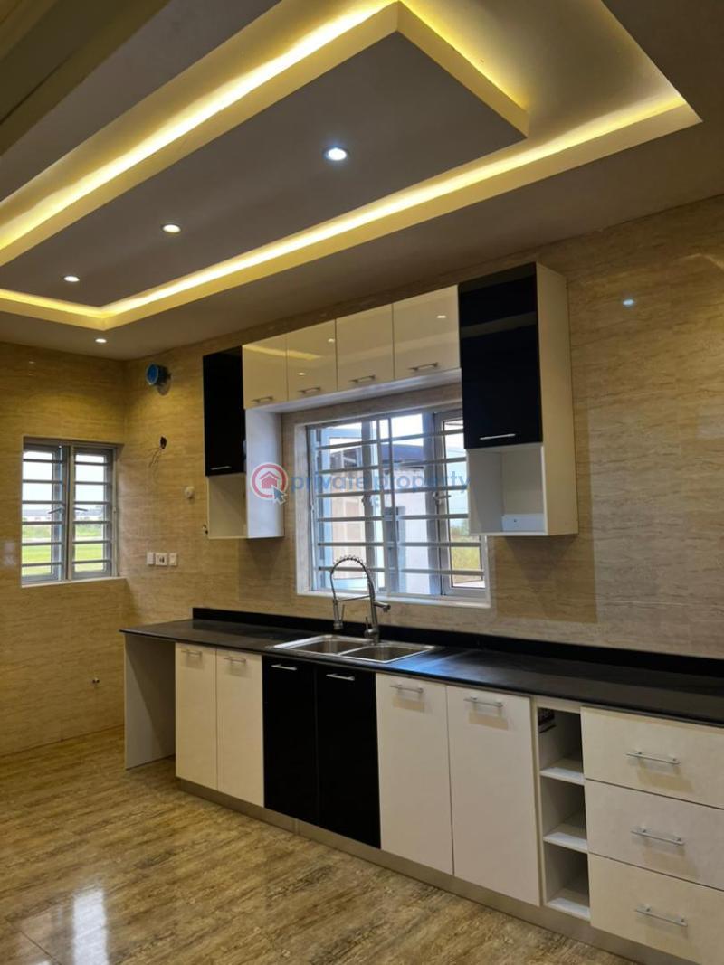 4 bedroom House For Rent Sapphire Garden Estate Before Ologunfe Bus Stop. Awoyaya Ajah Lagos - 5
