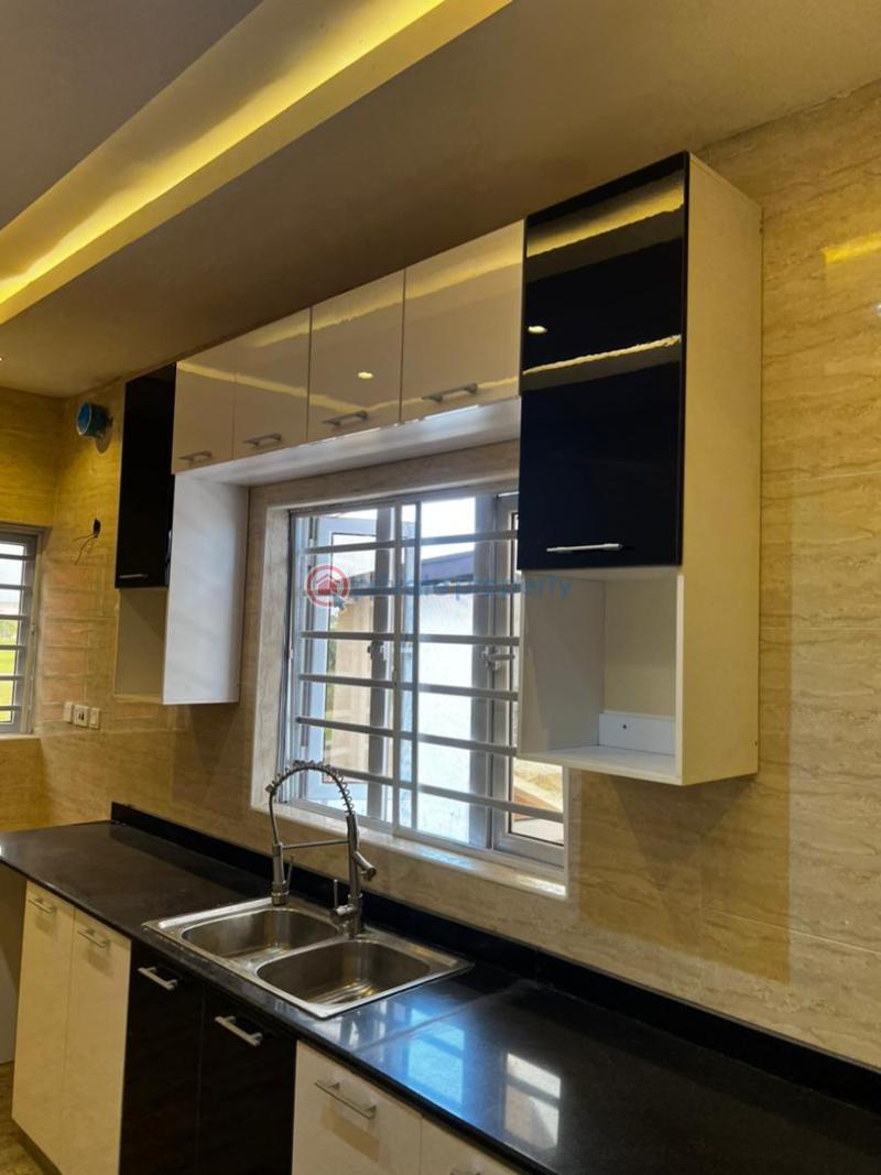 4 bedroom House For Rent Sapphire Garden Estate Before Ologunfe Bus Stop. Awoyaya Ajah Lagos - 2