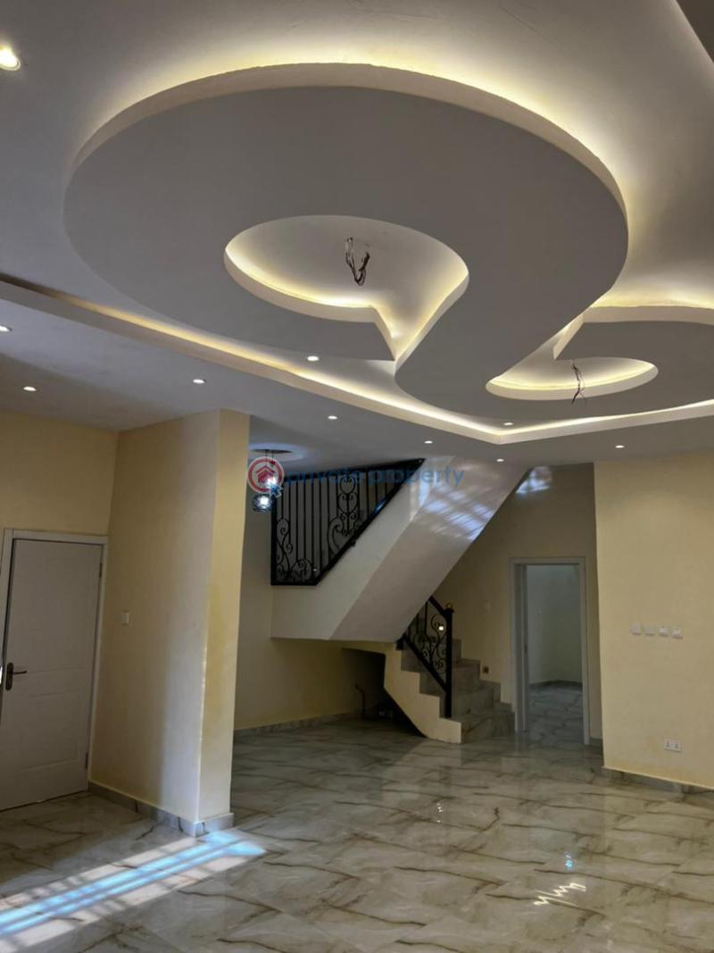 4 bedroom House For Rent Sapphire Garden Estate Before Ologunfe Bus Stop. Awoyaya Ajah Lagos - 1