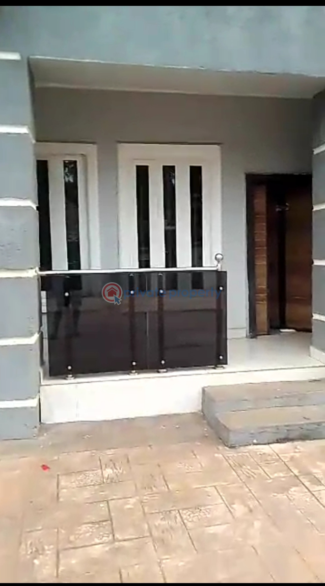 For rent Self Contain 12 Off Nnebuisi Road Asaba Town. Oshimili North