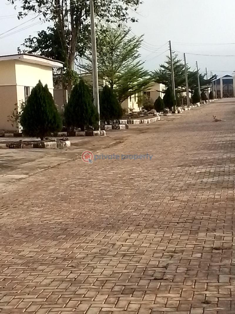 3 bedroom Flat & Apartment For Sale Family Home Estate, Issele Azagba, 5mins Drive To The Asaba International Airport Asaba Delta - 4