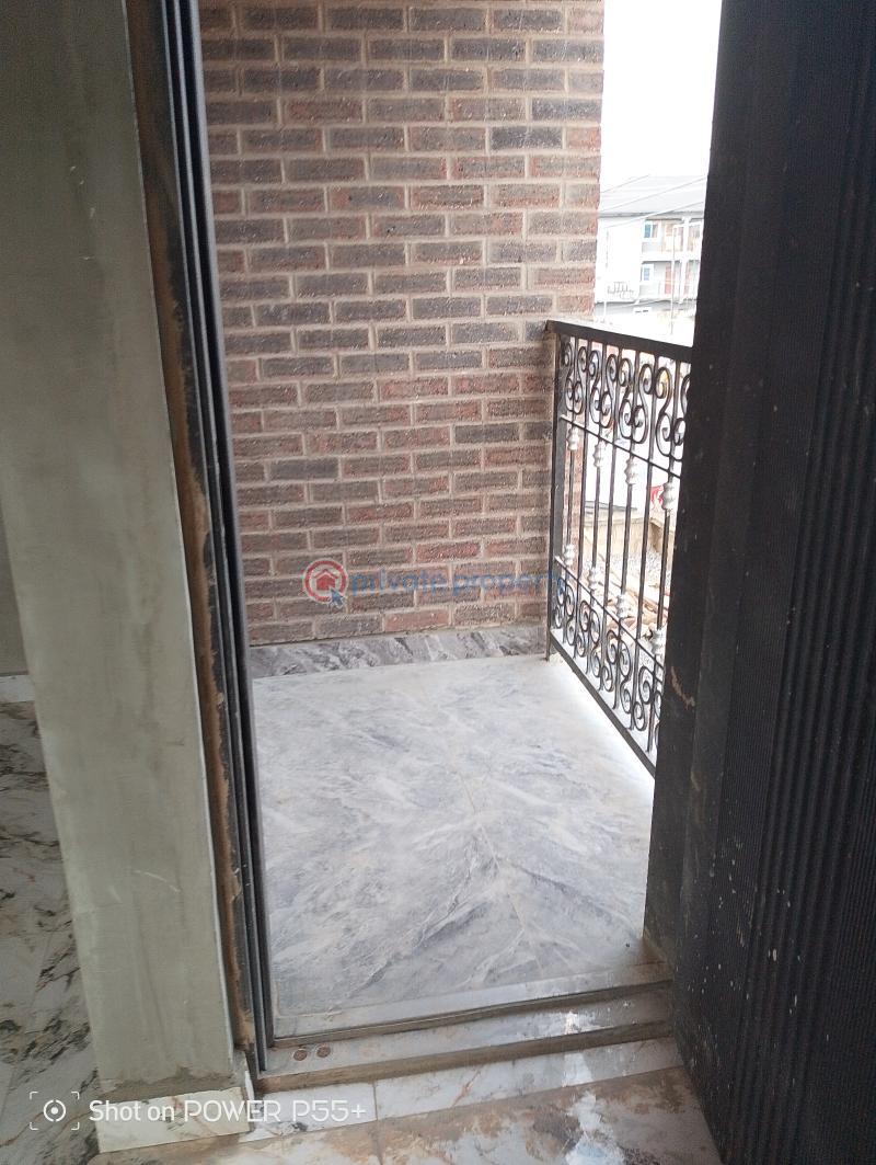 1 bedroom Self Contain For Rent Off Morocco Bus Stop Shomolu Lagos - 3