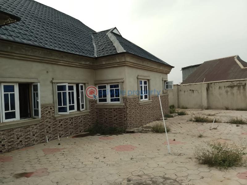 4 bedroom Detached Bungalow For Sale Ifeoluwa Community Idi Ope Junction Along Liberty Academy Road Off Akala Express. Akala Express Ibadan Oyo - 1