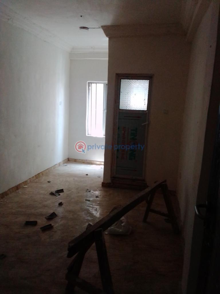 2 bedroom Block Of Flats For Rent Adekunle Yaba Lagos - 5