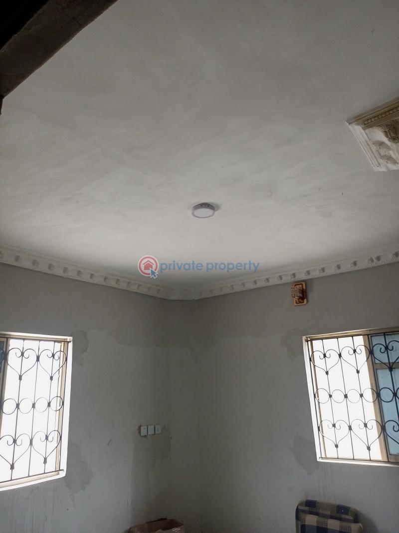 1 bedroom Flat & Apartment For Rent Bucknor Estate Jakande Axis Isolo Isolo Lagos - 1