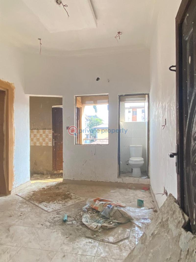 1 bedroom Flat & Apartment For Rent Folagoro Fola Agoro Yaba Lagos - 9