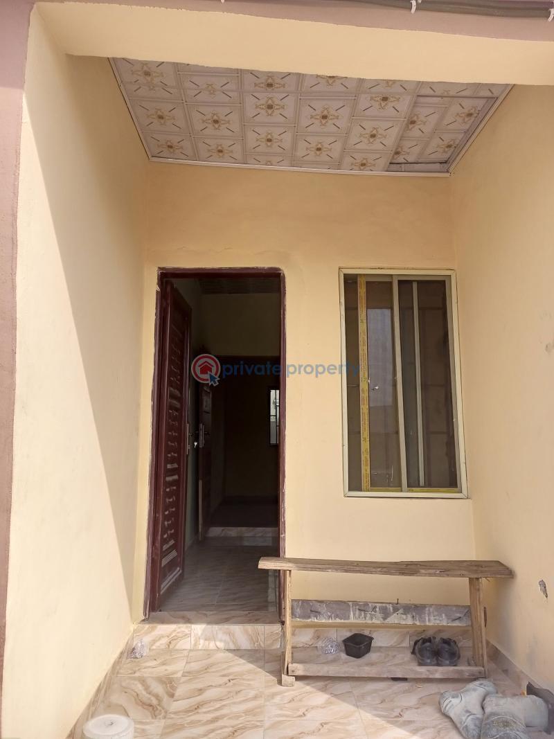 1 bedroom Flat & Apartment For Rent Divine Avenue Bucknor Estate Isolo Lagos - 4