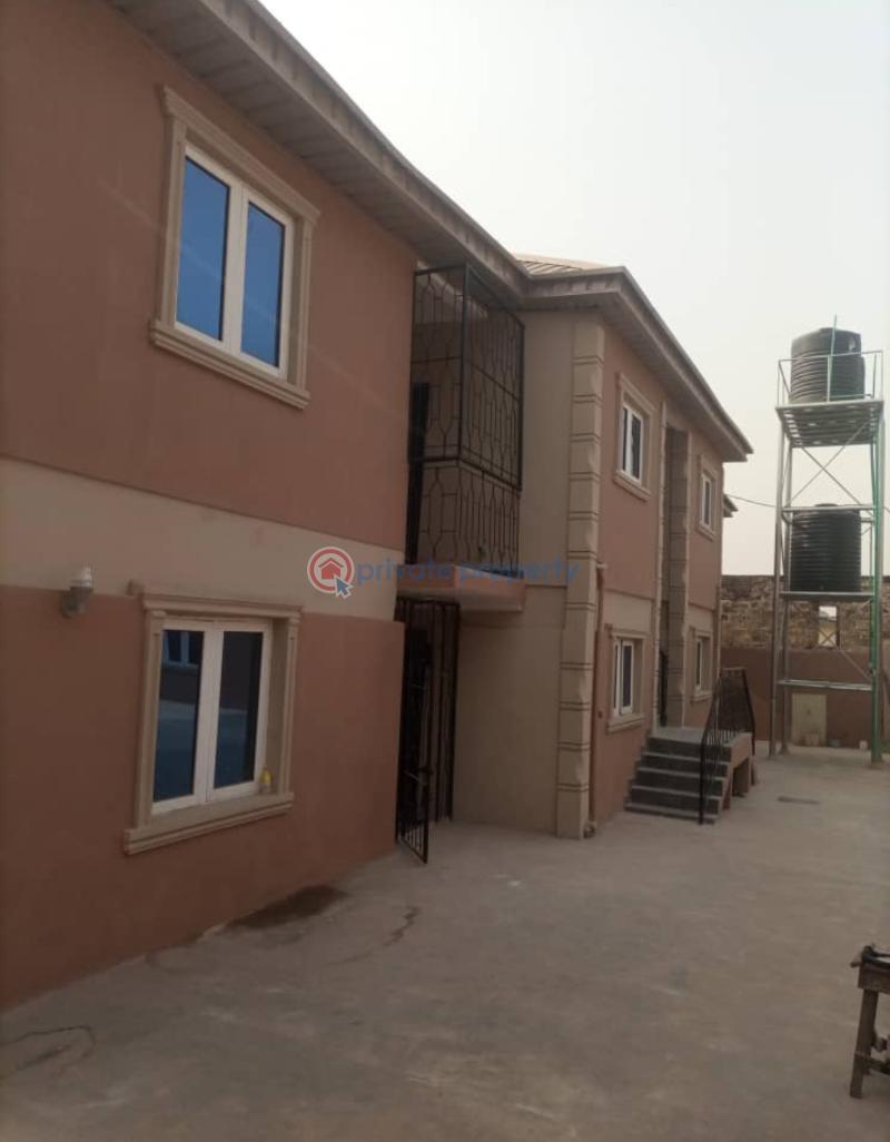 2 bedroom Block Of Flats For Rent Lister Bus Stop, Ring Road Ibadan Oyo - 6