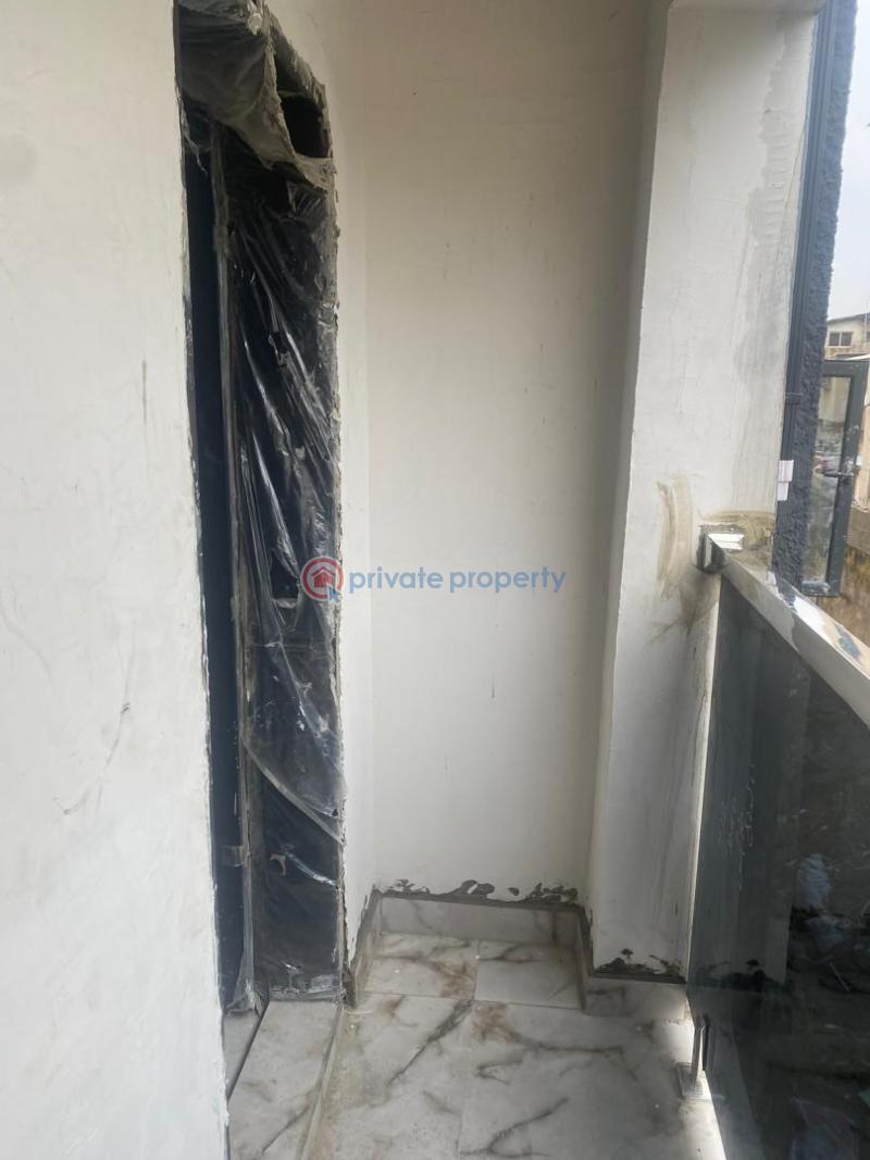 1 bedroom Self Contain For Sale Alagomeji Yaba Lagos - 2