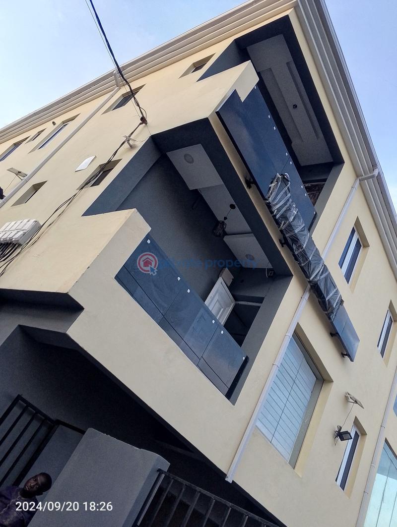 Self Contain For Rent Onike Yaba Lagos - 1