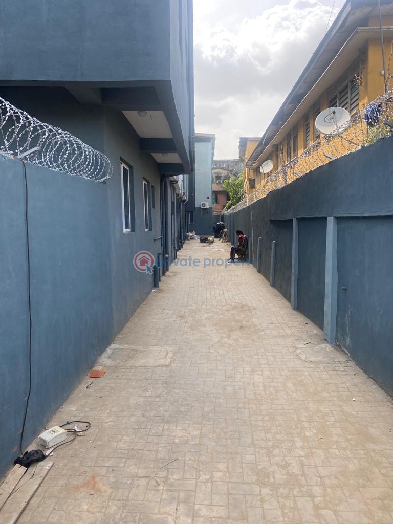 1 bedroom Self Contain For Rent Fadeyi Jibowu Yaba Lagos - 7