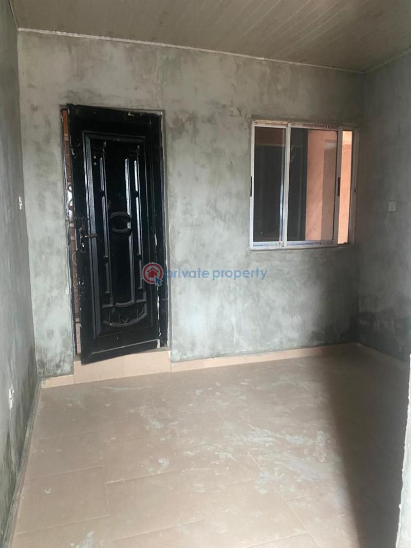 1 bedroom Self Contain For Rent Morocco Fola Agoro Yaba Lagos - 3