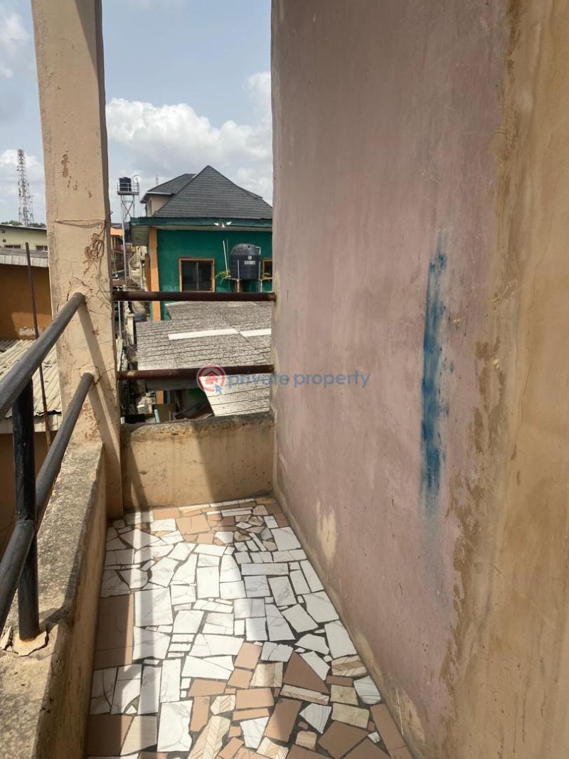 1 bedroom Self Contain For Rent Fola Agoro Yaba Lagos - 4