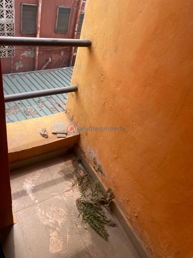1 bedroom Self Contain For Rent Abule Oja Yaba Lagos - 3