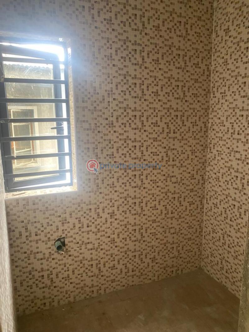 1 bedroom Self Contain For Sale Alagomeji Yaba Lagos - 1