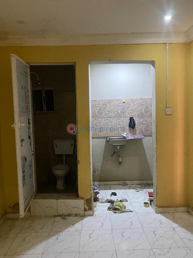 1 bedroom Self Contain For Rent Fola Agoro Yaba Lagos - 2