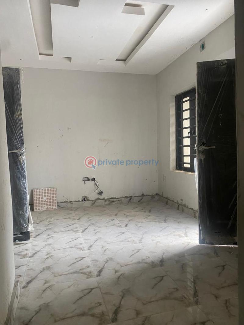 1 bedroom Self Contain For Sale Alagomeji Yaba Lagos - 3