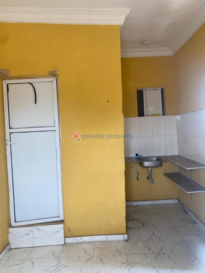 1 bedroom Self Contain For Rent Fola Agoro Yaba Lagos - 3