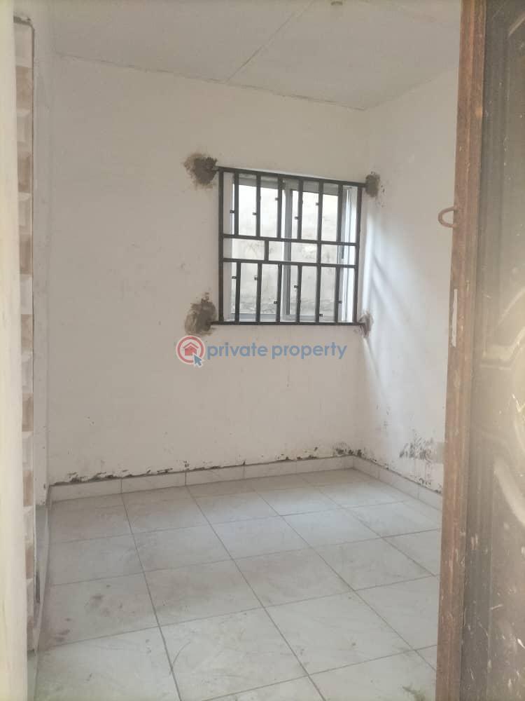 Self Contain For Rent Fola Agoro Yaba Lagos - 3