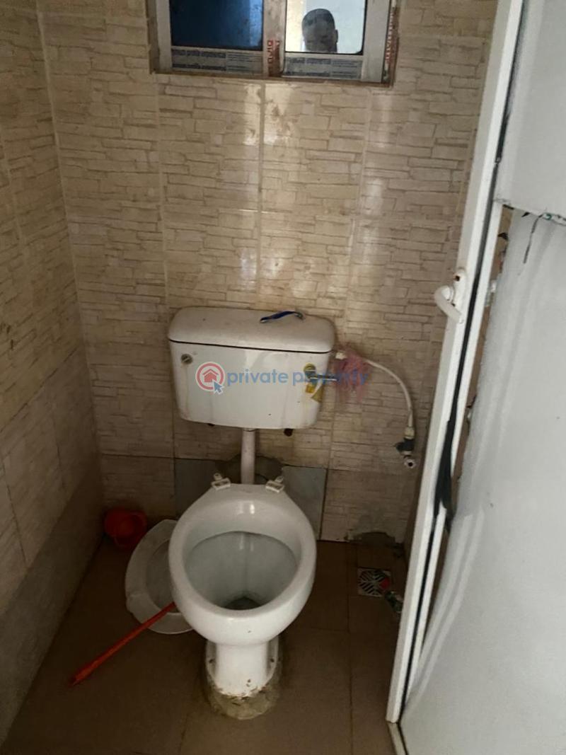 1 bedroom Self Contain For Rent Fola Agoro Yaba Lagos - 5