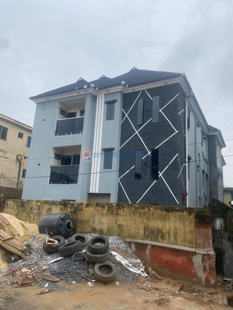 1 bedroom Self Contain For Sale Alagomeji Yaba Lagos - 4