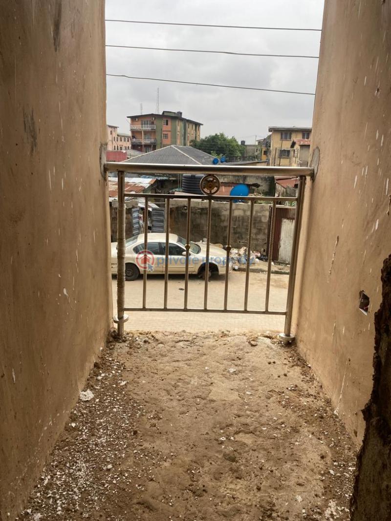 1 bedroom Self Contain For Rent Onipanu Shomolu Lagos - 3