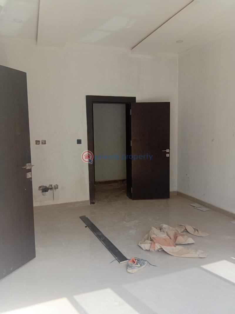 1 bedroom Self Contain For Rent Onike Yaba Lagos - 1