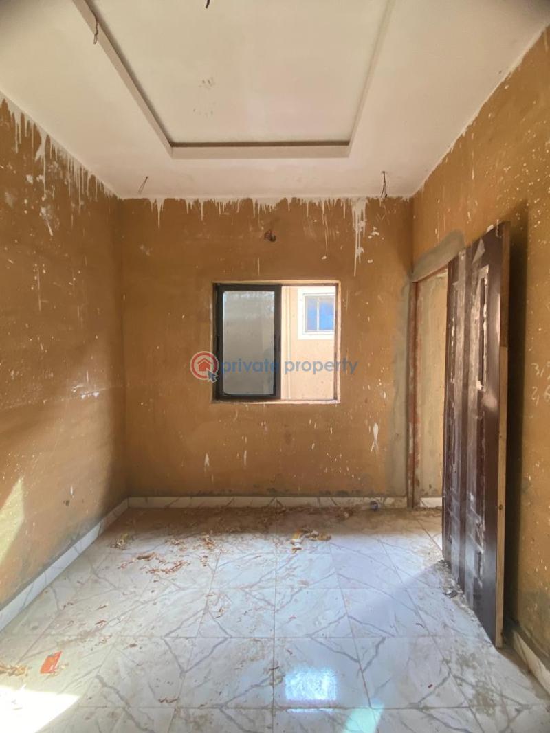 1 bedroom Self Contain For Rent Onike Sabo Yaba Lagos - 6
