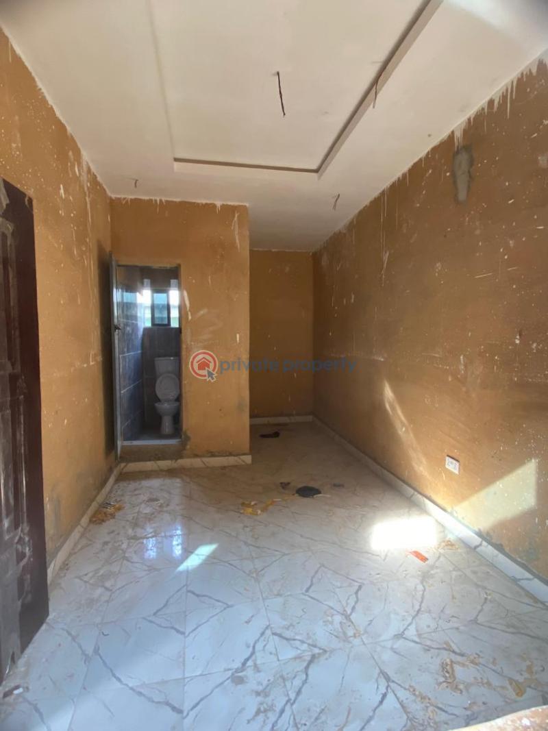 1 bedroom Self Contain For Rent Onike Sabo Yaba Lagos - 4