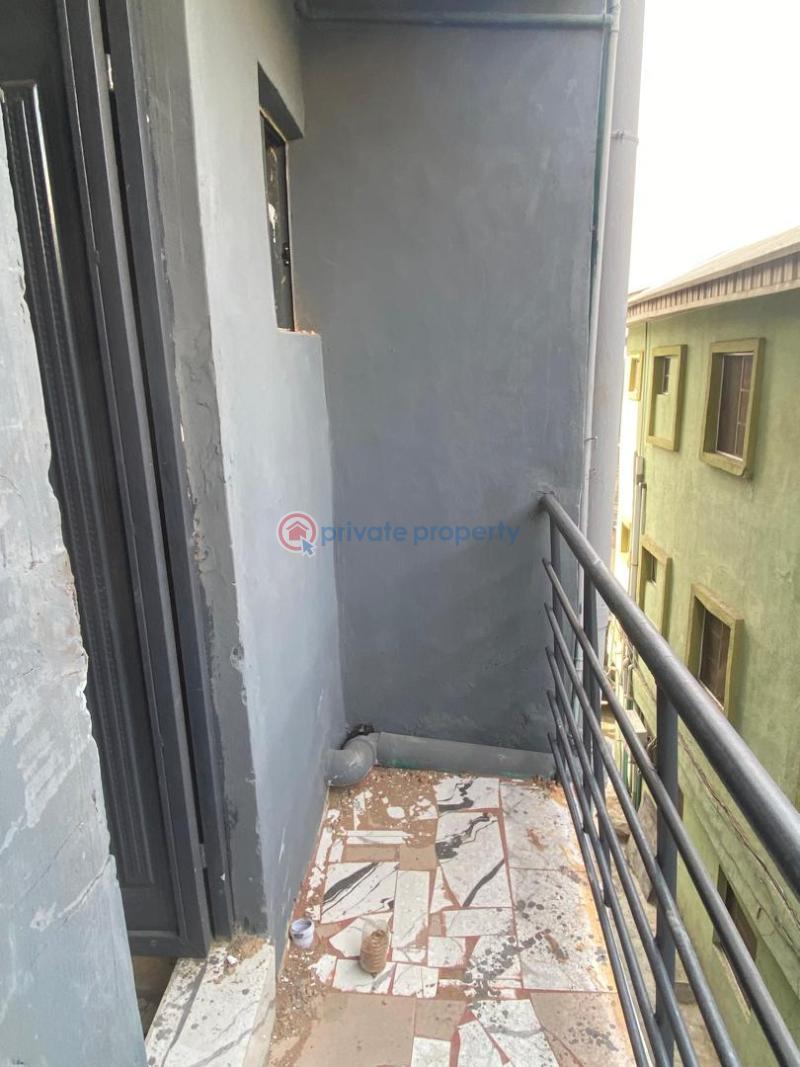1 bedroom Self Contain For Rent Onike Sabo Yaba Lagos - 1