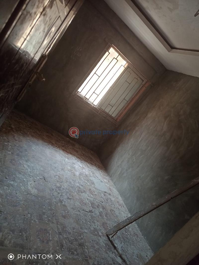 1 bedroom Self Contain For Rent Obanikoro Estate Ilupeju Lagos - 3