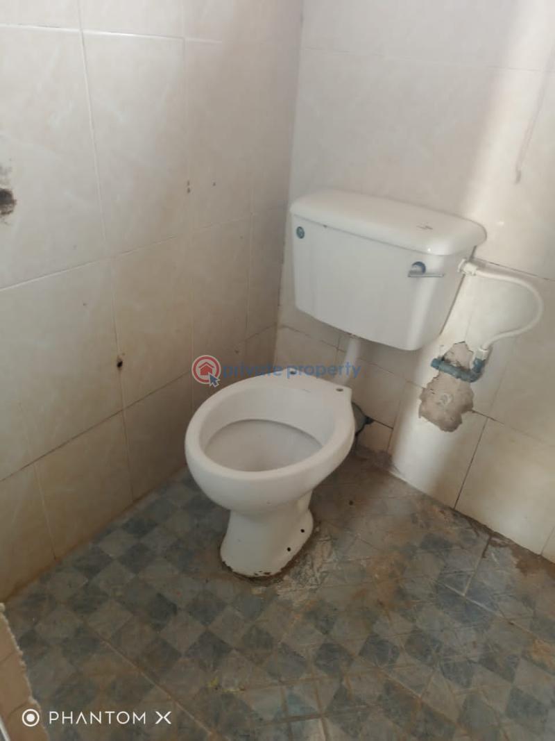 1 bedroom Self Contain For Rent Obanikoro Estate Ilupeju Lagos - 6